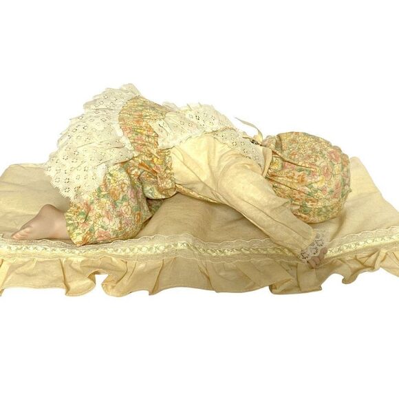 Yolanda's Picture Perfect Babies Collection "Lisa" Vintge Doll 1990 Original Box - Picture 4 of 12